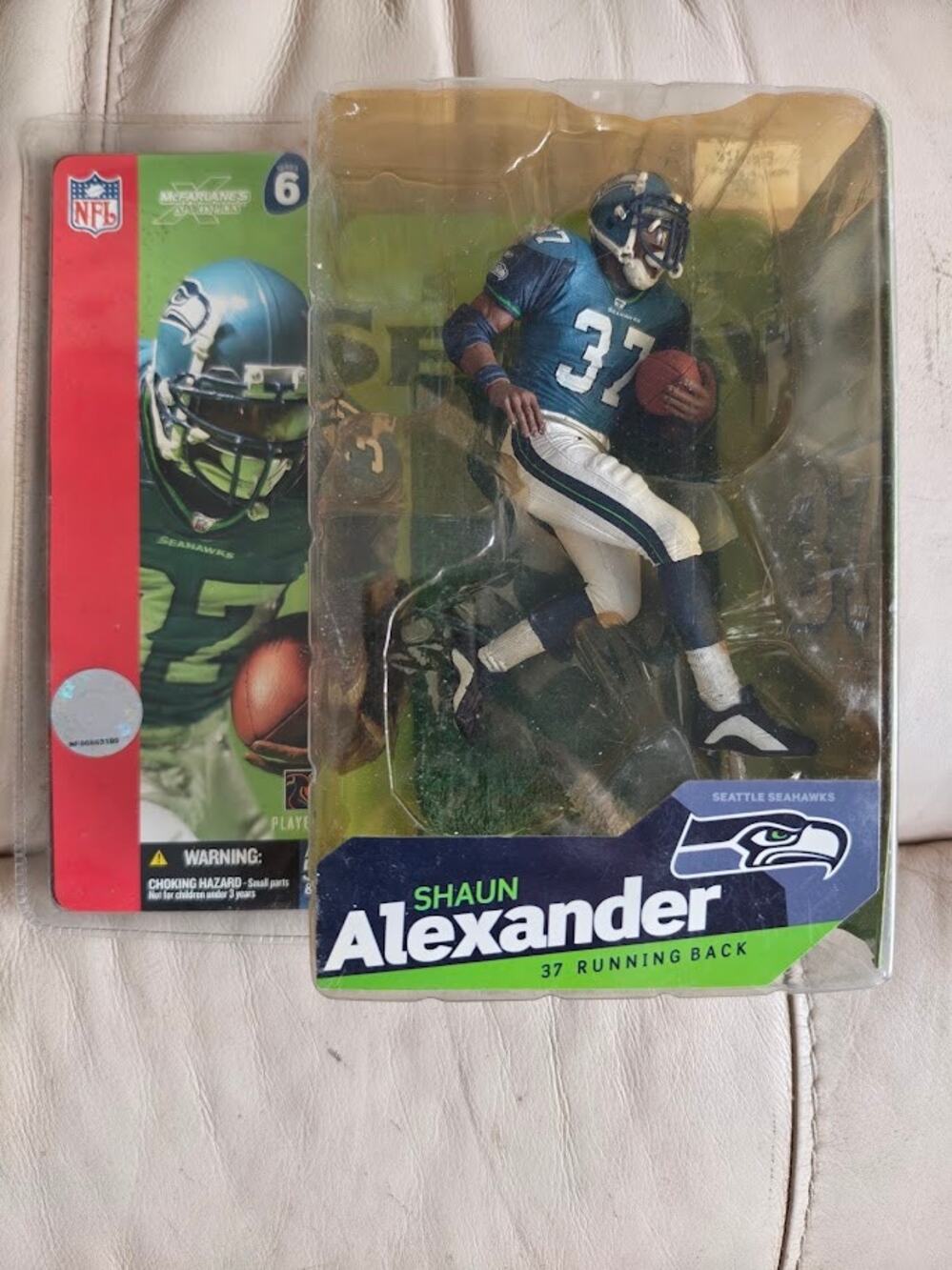 McFarlane’s SportsPicks NFL Series 6 – Shaun Alexander #37, Seattle Seahawks fig
